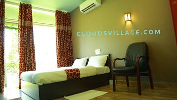 4 bedrooms, iron/ironing board, WiFi
