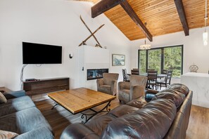 Classic Chalet, 4 Bedrooms (BV 9 -Tyrolean Chalet, No Pool Access) | Living area - Blue View Chalets (The Blue Mountains)