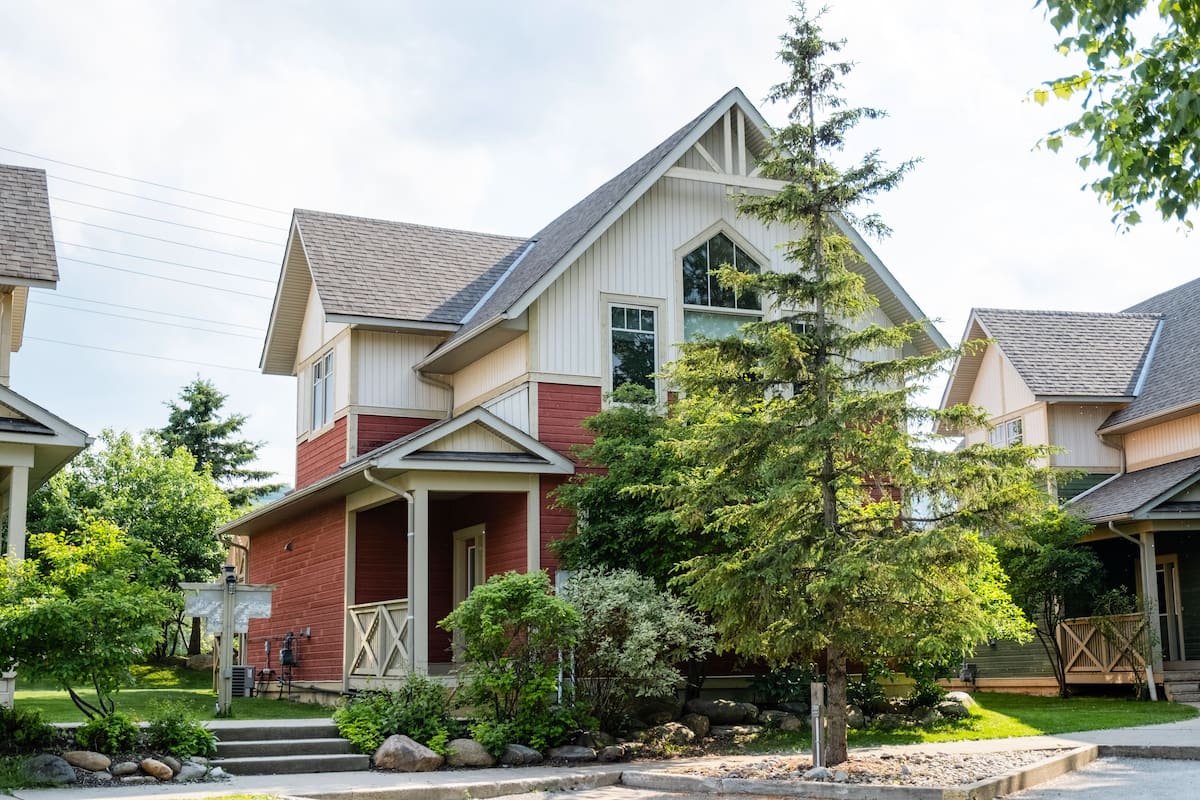 5 bedrooms, individually decorated, individually furnished, free WiFi