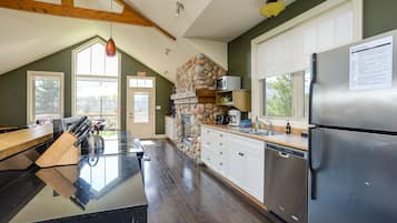 木屋, 5 间卧室 (BV 8 - Prima Chalet, Pool Access) | 私人厨房 | 大冰箱、微波炉、烤箱、炉灶