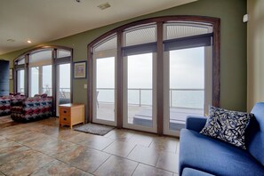 Chalet, 4 Bedrooms, Beachfront (BV 10 - Aqua Center, No Pool Access) | Individually decorated, individually furnished, free WiFi, bed sheets