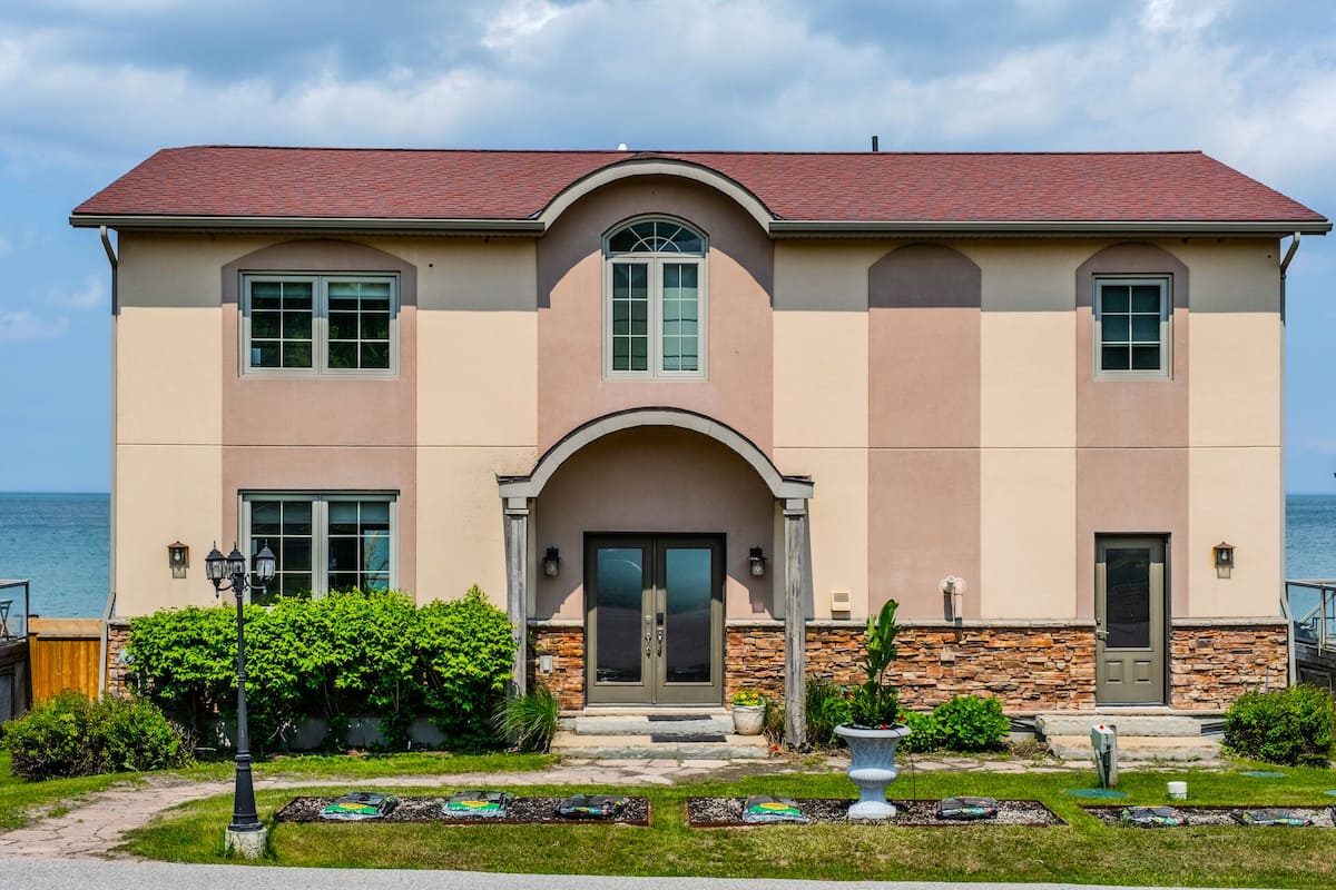 5 bedrooms, individually decorated, individually furnished, free WiFi