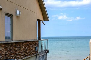 Chalet, 4 Bedrooms, Beachfront (BV 10 - Aqua Center, No Pool Access) | Individually decorated, individually furnished, free WiFi, bed sheets