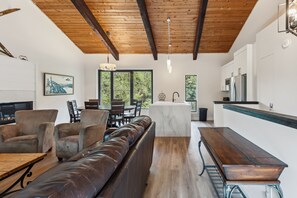 Classic Chalet, 4 Bedrooms (BV 9 -Tyrolean Chalet, No Pool Access) | Living area | Flat-screen TV, fireplace, DVD player - Blue View Chalets (The Blue Mountains)