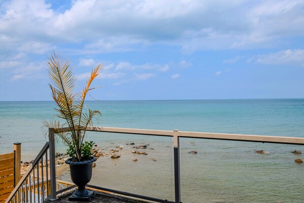 Chalet, 4 Bedrooms, Beachfront (BV 10 - Aqua Center, No Pool Access) | Terrace/patio - Blue View Chalets (The Blue Mountains)