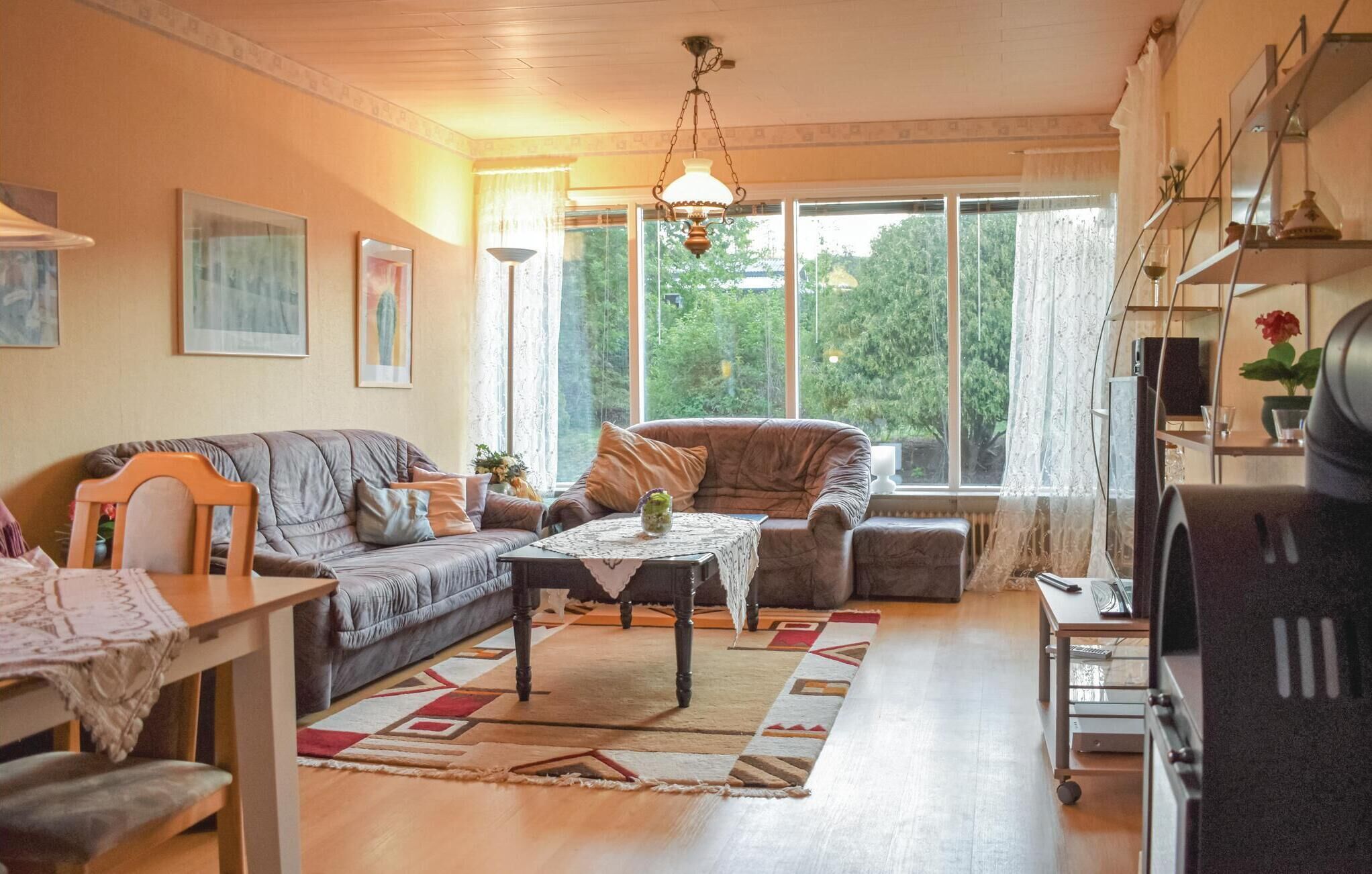 Tv, eldstad och dvd-spelare