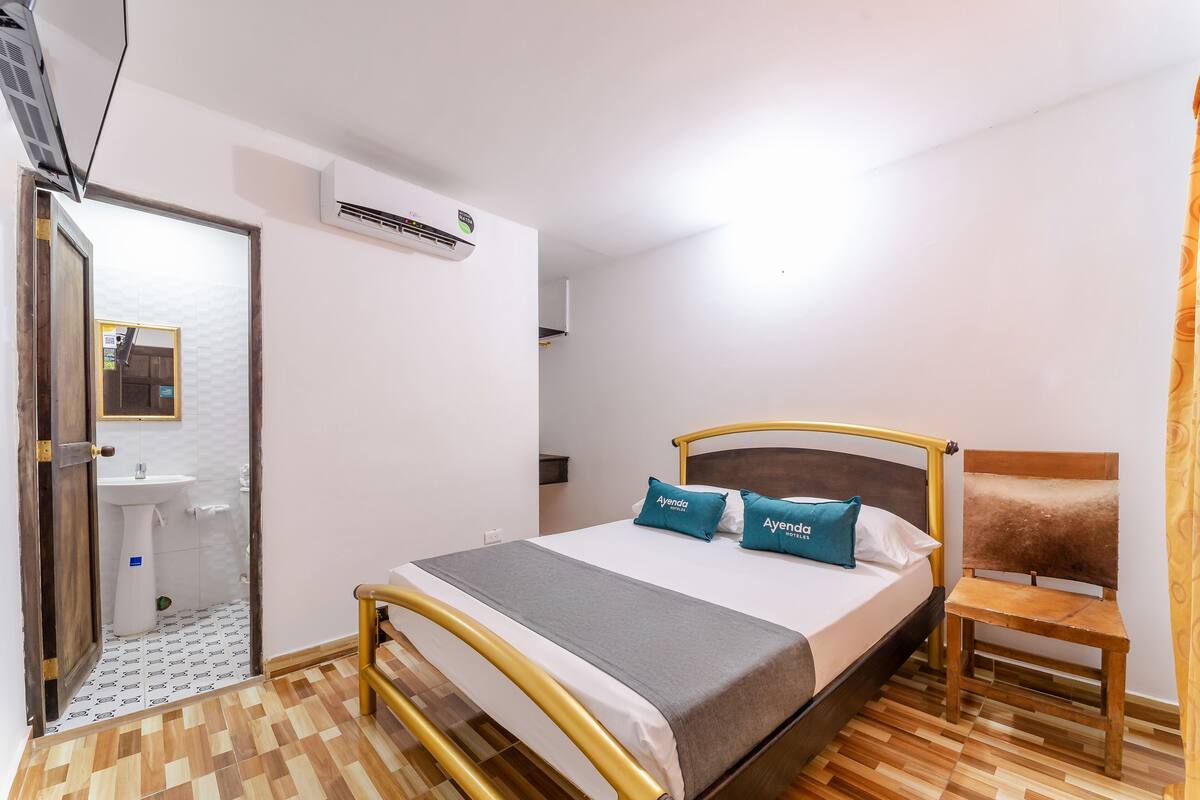 Double Room | Hypo-allergenic bedding available, WiFi (free), bed sheets