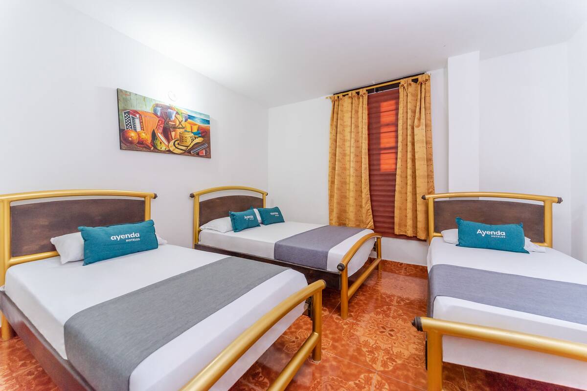 Quadruple Room | Hypo-allergenic bedding available, WiFi (free), bed sheets