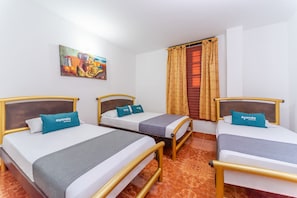 Quadruple Room | Hypo-allergenic bedding, free WiFi, bed sheets - Ayenda 1305 Retro (Barranquilla)