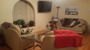 Basic Room 2, 1 King Bed | Living area | Flat-screen TV - Cynnies Home (Long Beach)