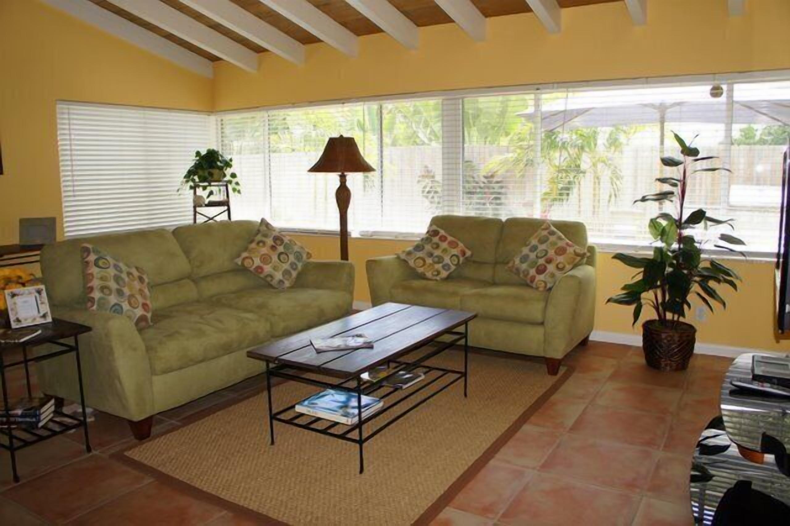 Charming 2 Bedroom Downtown Delray Beach Cottage