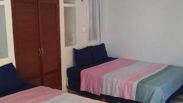 Phòng dành cho gia đình | Trang bị nội thất với thiết kế riêng biệt, bàn