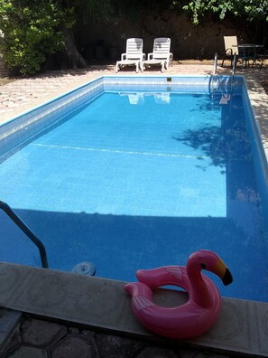 Outdoor pool, open 7:30 AM to 10:00 PM, sun loungers - Yucatan Vista Inn (Mérida)