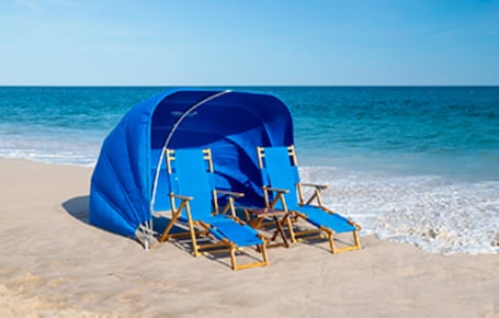 Beach nearby, sun loungers, beach towels. Garden Beach Room - Only 50 Steps to beach!