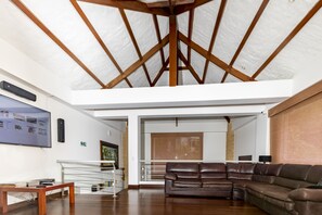 Interior - Lake front amazing house (El Sisga)