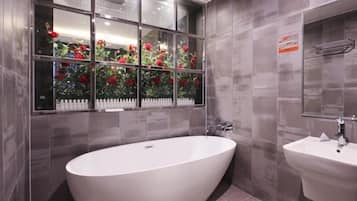 Separate tub and shower, deep soaking tub, rainfall showerhead