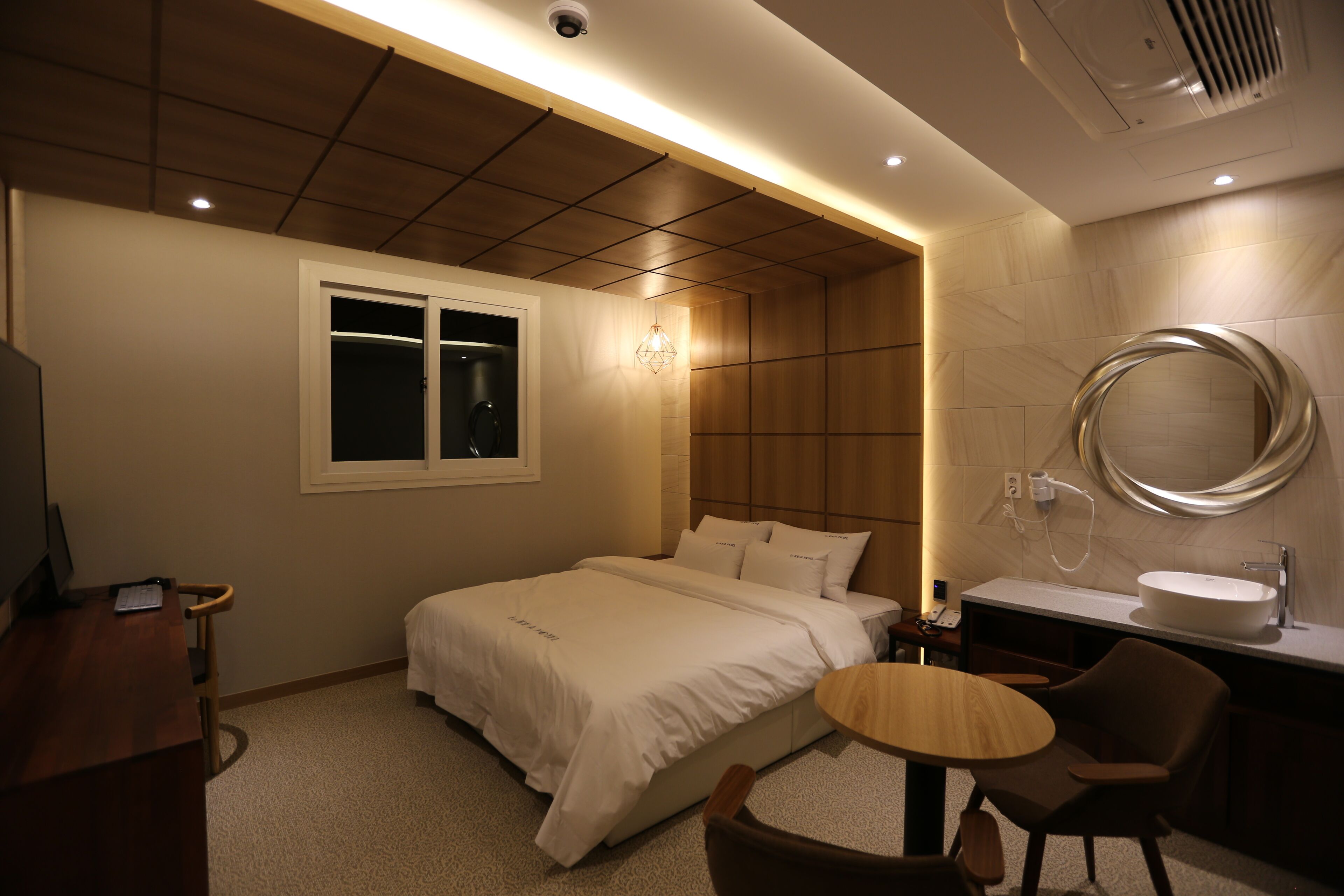 deluxe room | 1 bedroom, free wifi, bed sheets