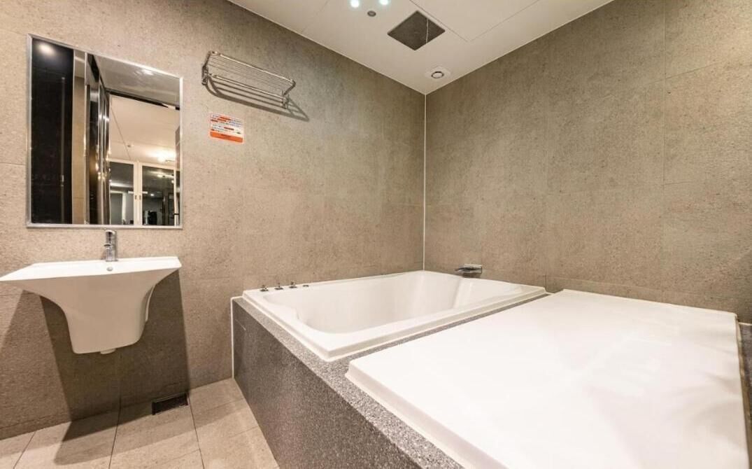 separate bathtub and shower, deep-soaking bathtub, rainfall showerhead