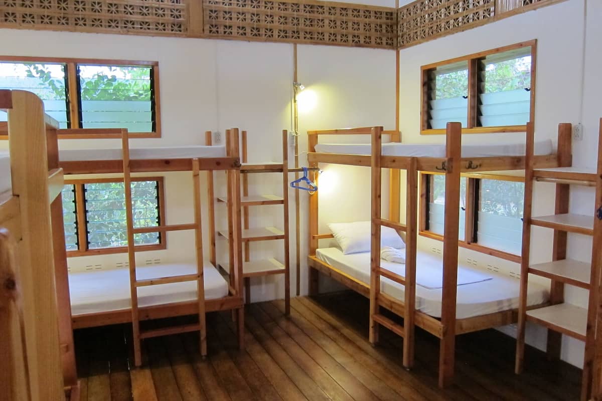Hypo-allergenic bedding, free WiFi, bed sheets