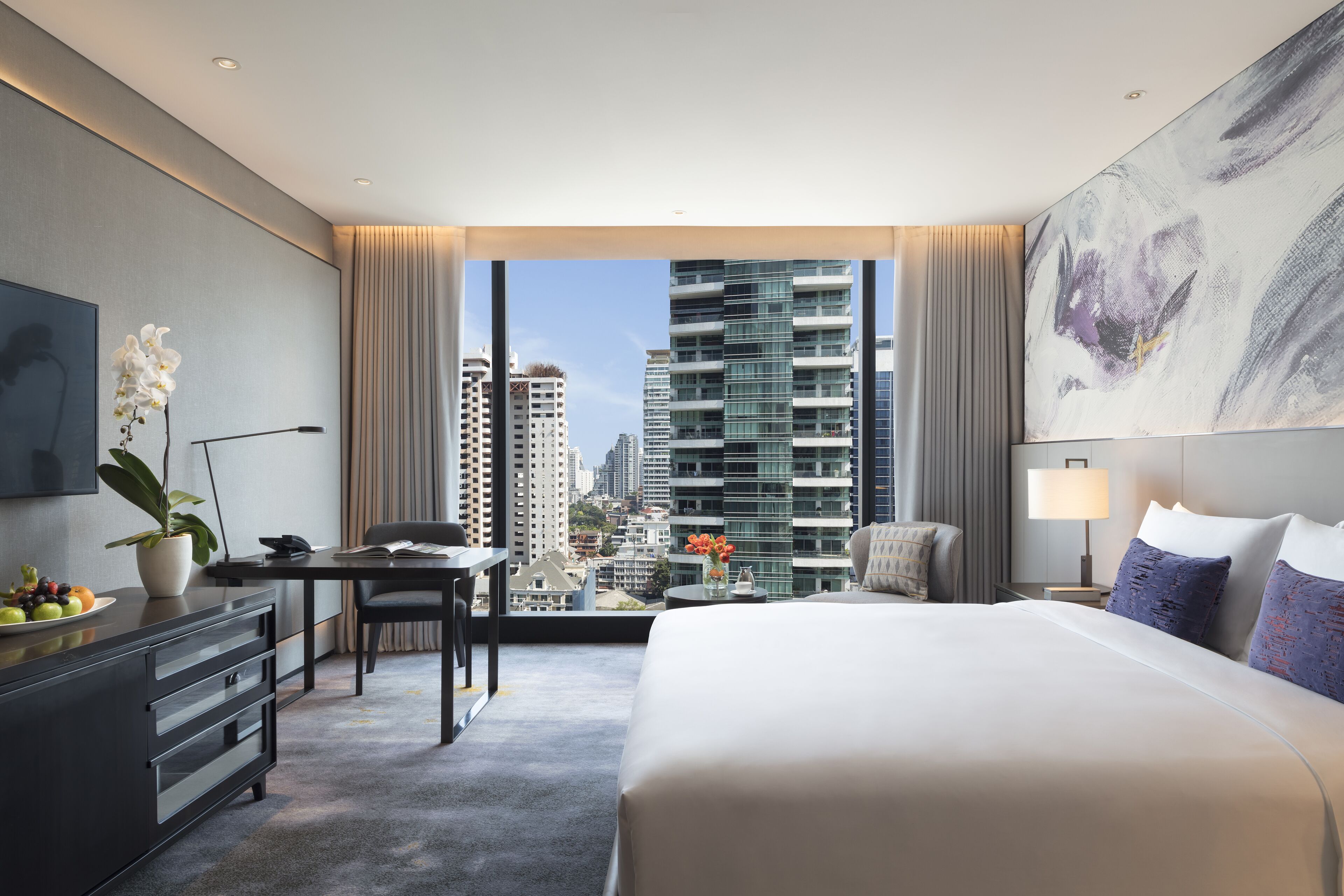 family room | 1 bedroom, egyptian cotton sheets, premium bedding, in-room safe