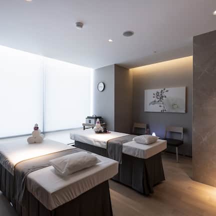 Couples treatment rooms, aromatherapy, hot stone massages, Thai massages