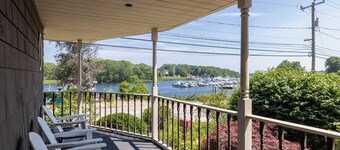 Waterfront Colonial i Stonington, CT