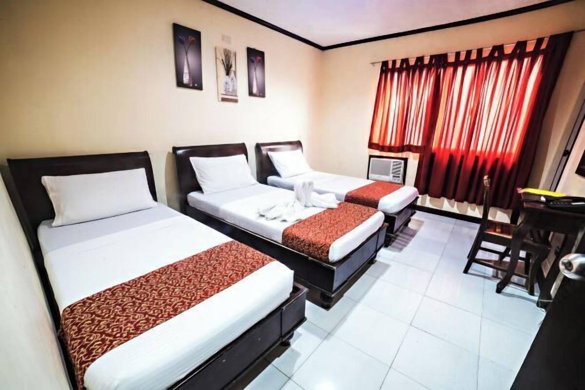 Meja, seterika/papan seterika, Wi-fi percuma, cadar katil