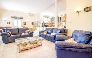 TV, DVD player - Amazing home in Trullent (Trullent)