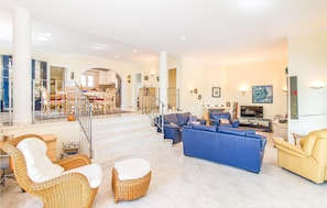 TV, DVD player - Amazing home in Trullent (Trullent)