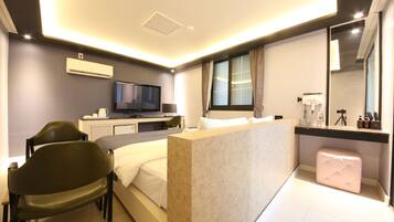 Room (Karaoke) | Blackout curtains, free WiFi, bed sheets