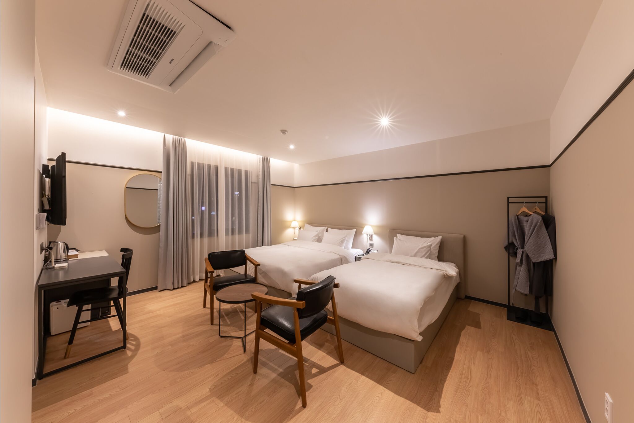 deluxe twin room | down duvets, tempur-pedic beds, desk, laptop workspace