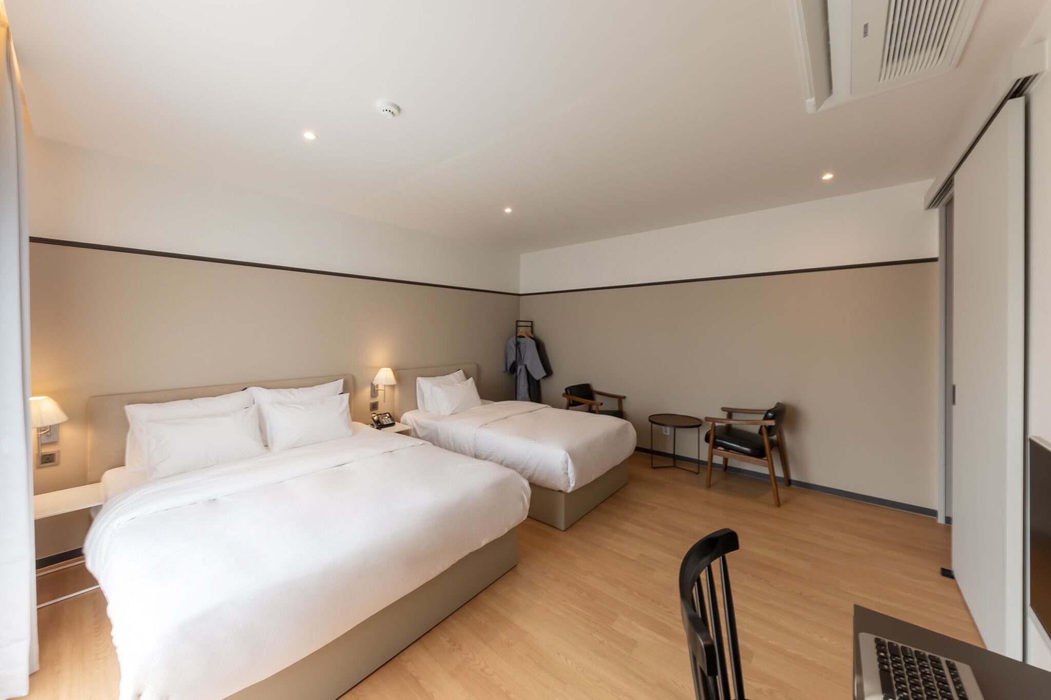 deluxe twin room | down duvets, tempur-pedic beds, desk, laptop workspace