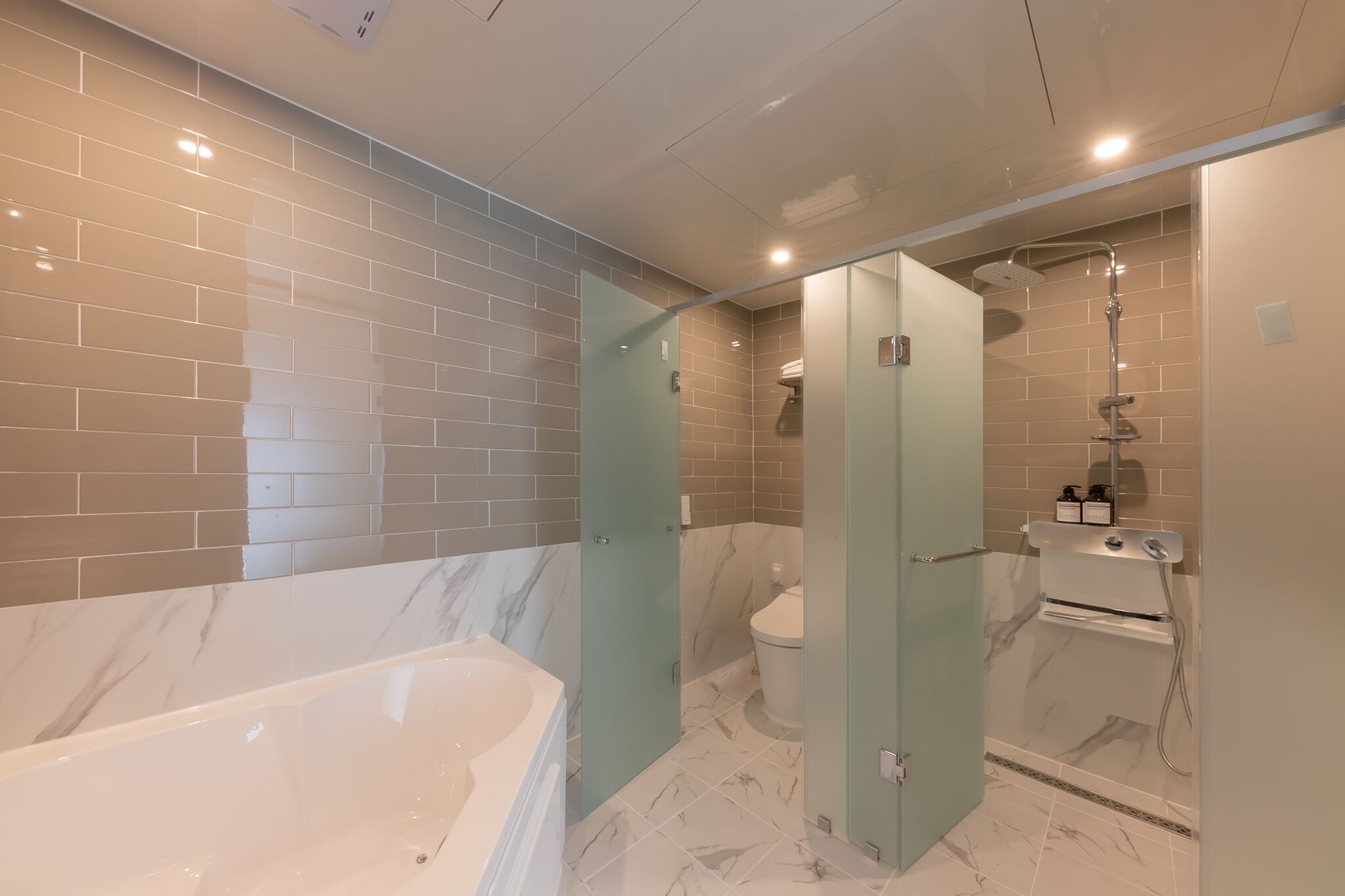 standard room | bathroom | separate bathtub and shower, deep-soaking bathtub, rainfall showerhead