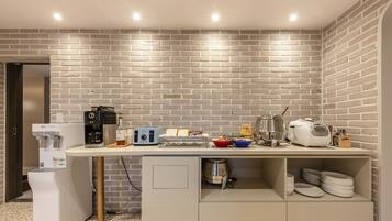 Free daily buffet breakfast