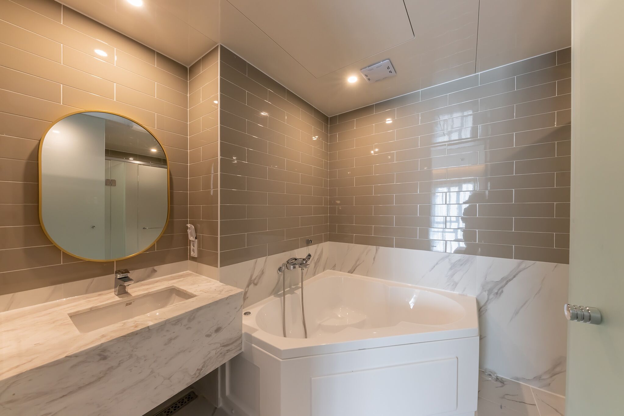 standard room | bathroom | separate bathtub and shower, deep-soaking bathtub, rainfall showerhead