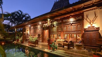 Kolam renang terbuka