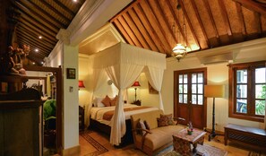 Luxe villa, 2 slaapkamers | 2 slaapkamers, een kluis op de kamer, individueel gedecoreerd