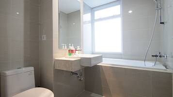 Apartment, 3 Bedrooms | Bathroom | Shower, hair dryer, towels, soap