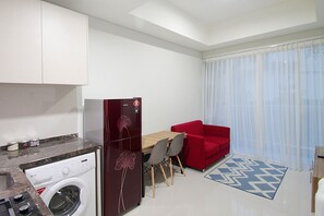 Apartamento, 2 habitaciones | Zona de estar | Una televisión de pantalla plana