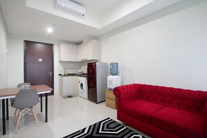 Apartment, 3 Bedrooms | Living room