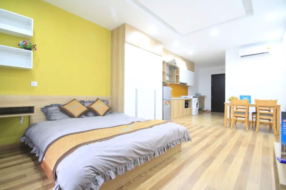 Studio | 2 bedrooms, desk, blackout drapes, soundproofing