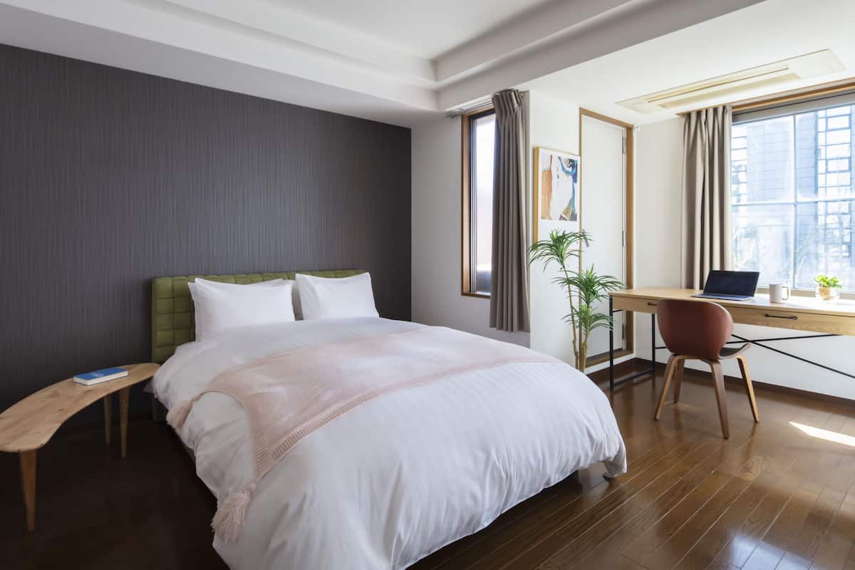 Elite Studio | 1 bedroom, desk, laptop workspace, blackout curtains