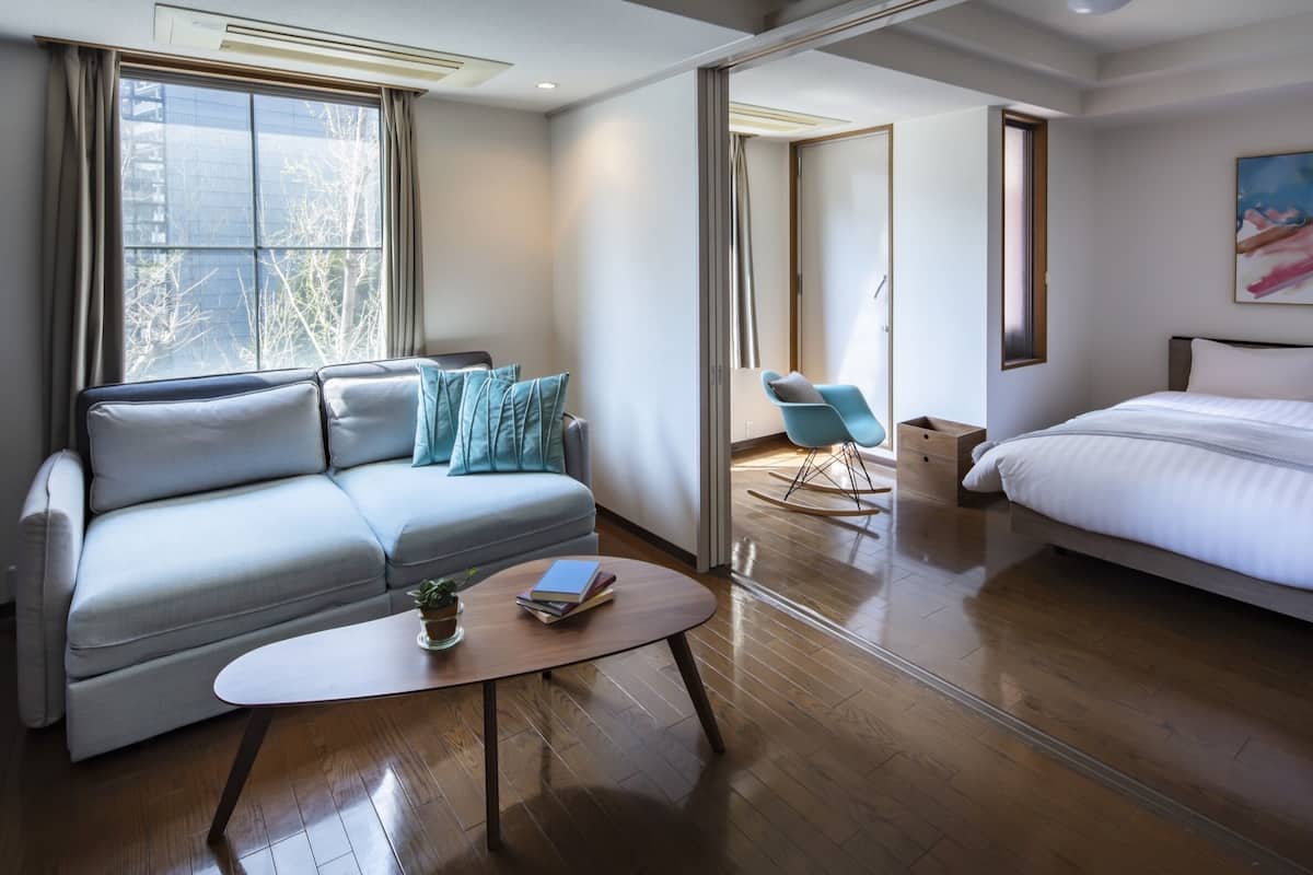 Studio – deluxe | Skrivebord, skrivebord for bærbar PC og blendingsgardiner
