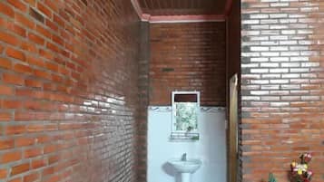Quarto triplo, vista para o jardim | 1 quarto, roupas de cama antialérgicas, edredons de pluma