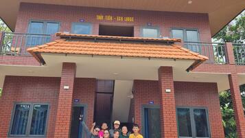 A building with a sign reading 'THU TIEN - ECO LODGE' and multiple doors labeled 'PA1' and 'PA2'.