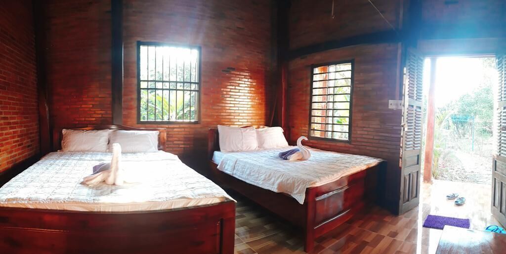 Hypo-allergenic bedding, down comforters, blackout drapes, free WiFi