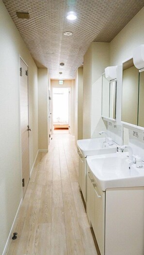 Bathroom sink - Breeze Shortstay Female Only (Tokyo)