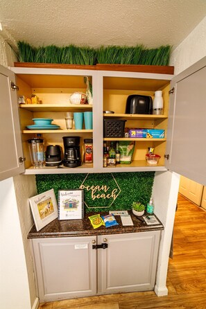 Interior - Last-Minute Discount at Green Door Cottage! (San Diego)