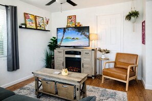 TV, fireplace - Green Door Cottage | Charming Coastal Getaway (San Diego)