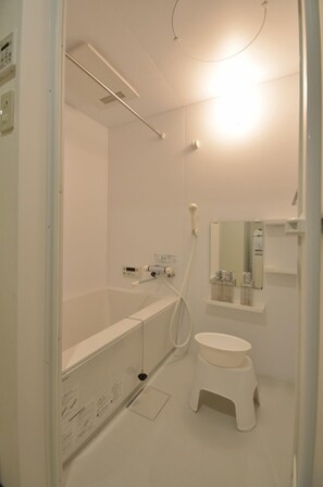 Separate bathtub and shower, free toiletries, hair dryer, slippers - Alphabed Hirosima Peace Road (Hiroshima)